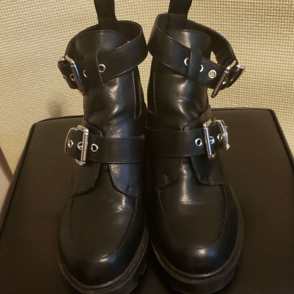 Cut out Boots